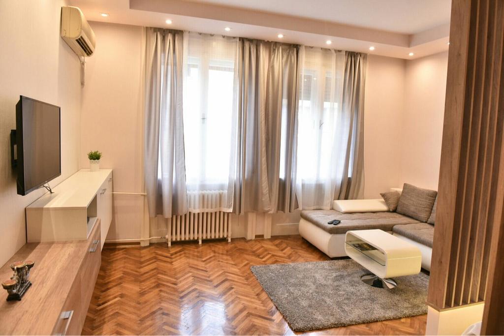 Bojan Central Apartment Novi Sad Bagian luar foto